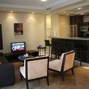 One-Bedroom Queen Suite